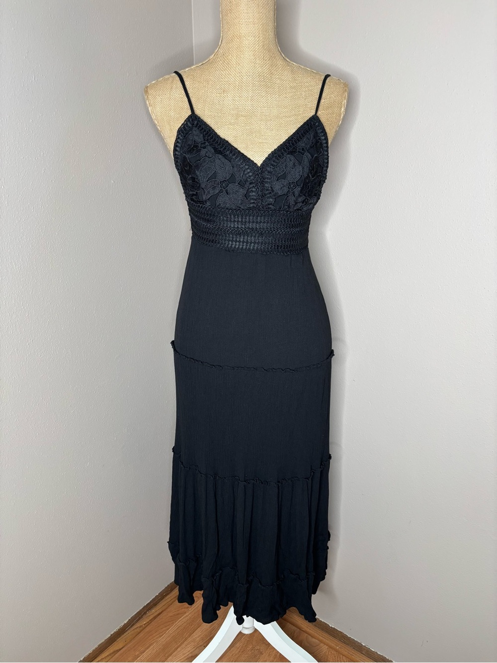 Streetwear Society Black Lace Top Adjustable Spaghetti Strap Tie Back Maxi Dress